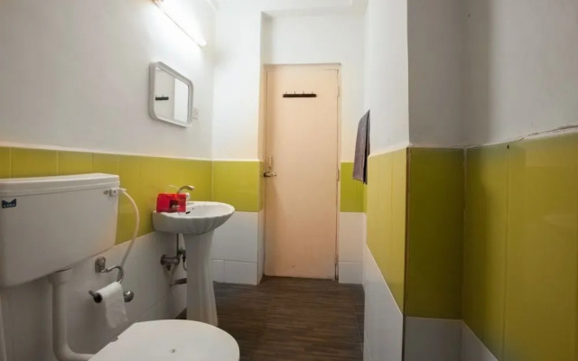 OYO 2374 Renton Manor