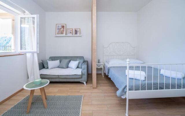 3M - Stylish studio apartment with terrace