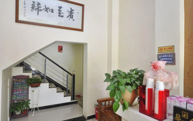 Yiliang Yuwang Theme Hotel