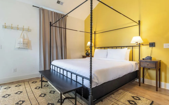 The Magnolia 2 by Avantstay Germantown Balcony