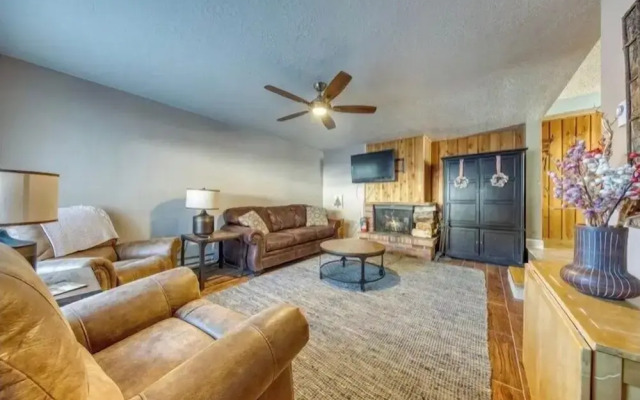Spacious 3BR, 2BA for 6– Beautiful Area