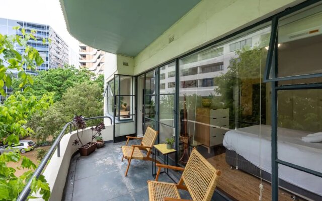 Mid-century 1 Bedroom Apartment on Albert Park With Parking