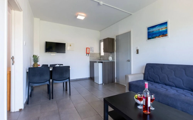 Rio Gardens - Cute 1-bdr Apt w Balcony
