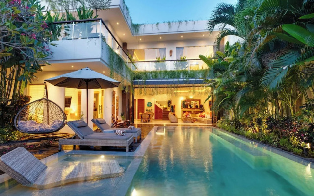 Luxury 4BR Haven, Steps to Canggu's Beach Elegance