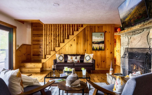 3-MasterSuites-GorgeousViews-GameRm-HotTub-Gburg7min-Ober5min-Bears!