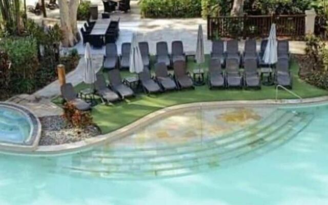 Temple 121 Palm Cove With Courtyard