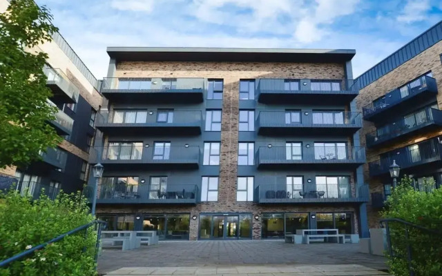 Sleek 2 Bedroom Apartment - Sofa-bed - Ashford