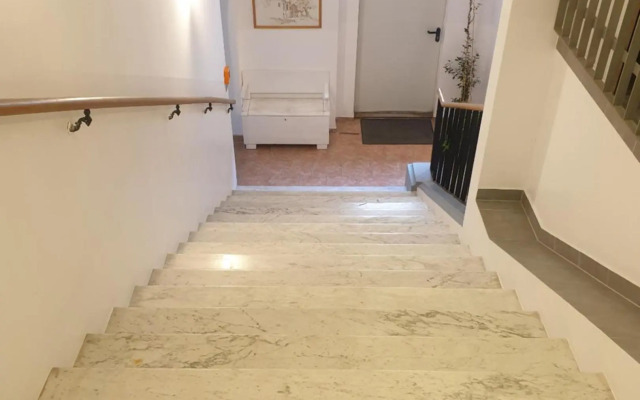 Sunny and spacious apartment near city centre