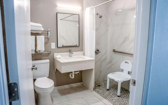 Studio 6 Claremore, OK