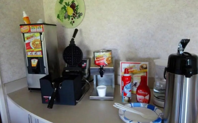 Days Inn & Suites Maryville