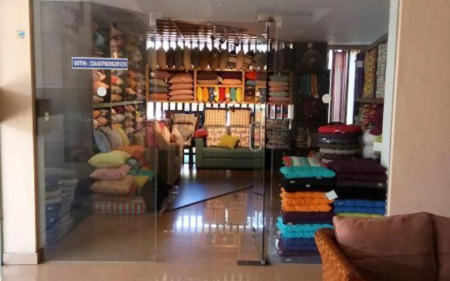 Mascot Paradise City Hotel