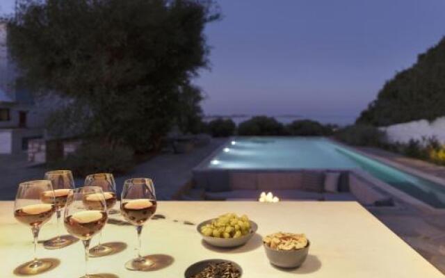 Villa Alkyoni · Beautiful 8-Person Family Villa with Great Views