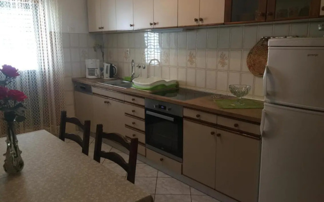 Apartments by the sea Mirca, Brac - 2886