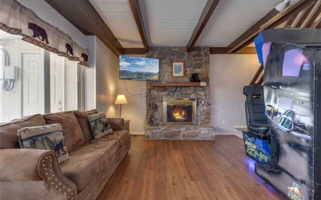 Bear View Chalet Three Bedroom Cabin