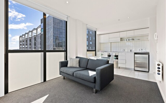 QV Lovely 1 Bedroom w Parking 1069