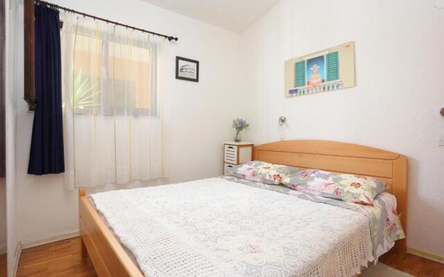 Apartments with WiFi Makarska - 19038