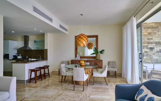 Luxury Beach Condo With Ocean Views Bh-302