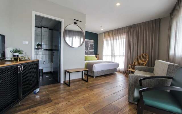 The White House Hotel at Dizengoff Square