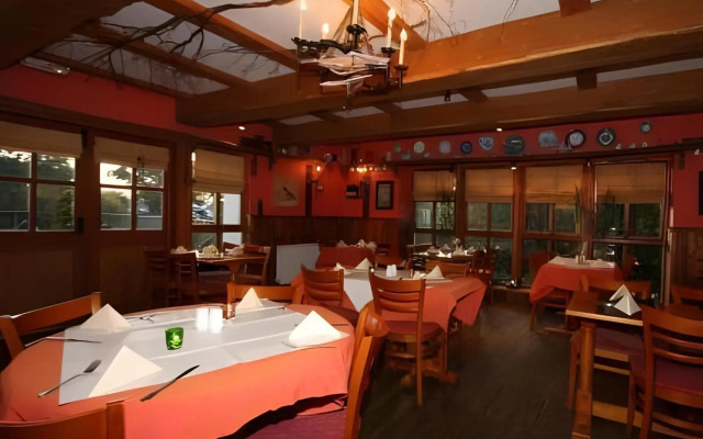 The Oak Tree Inn