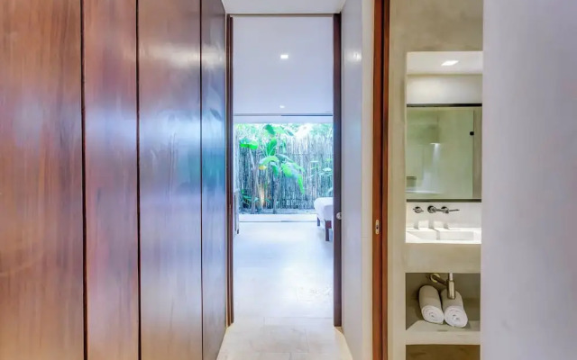 Gorgeous Flowy Space with Wrap-around Private Pool