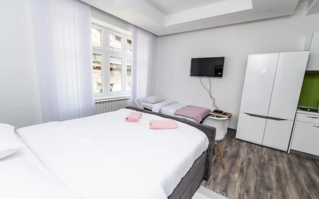 Modern Newly Refurbished Studio Main Street