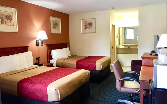 Red Carpet Inn Norwalk