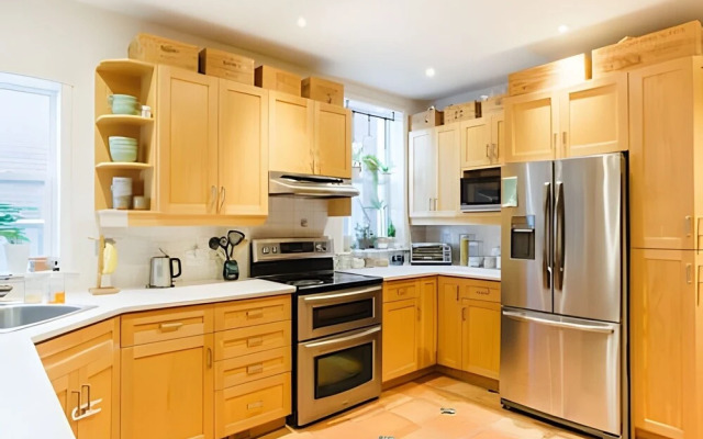 Charming Family House 3 Bdr with Balcony