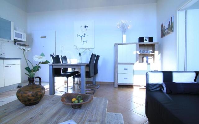 F-1063 Stachelbeerbluete in Glowe