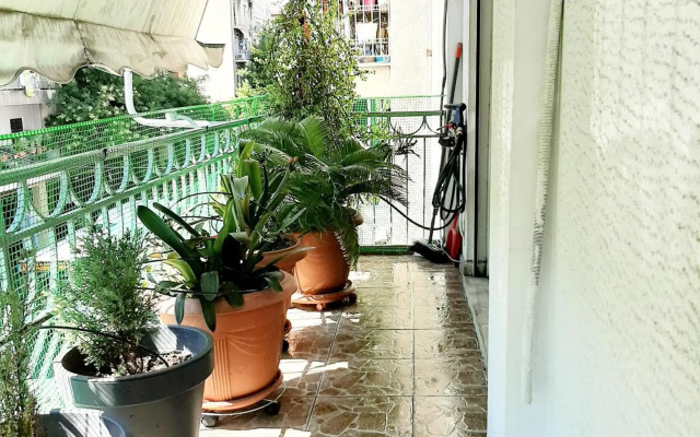 Large terrace apartment near city centre