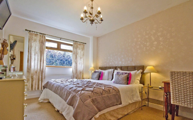 Tovey Lodge