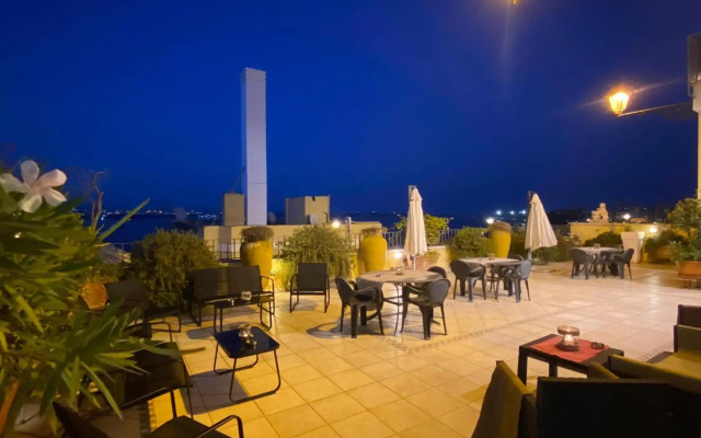 Akropolis Hotel
