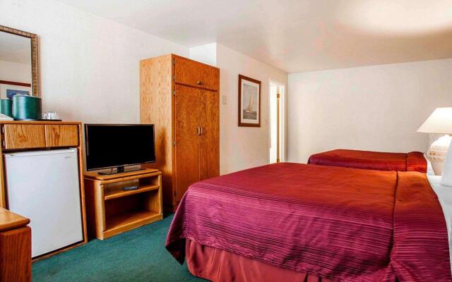 Quality Inn & Suites Bremerton near Naval Shipyard