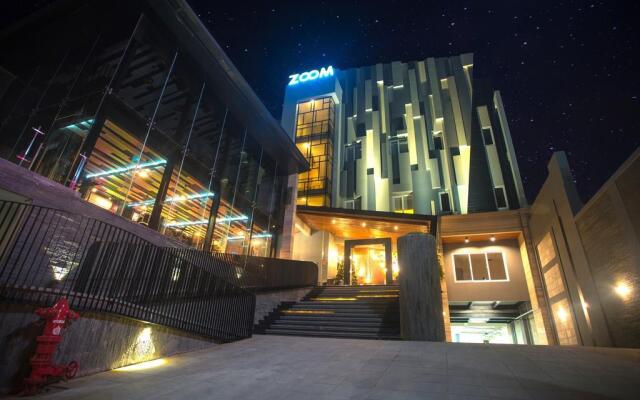 Zoom Dharmahusada Hotel