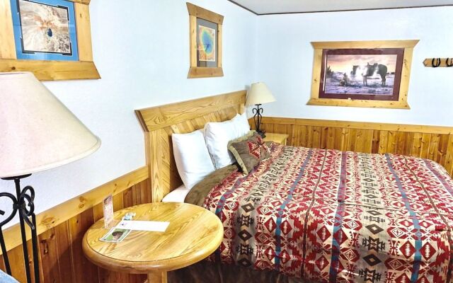 Livingston Inn - Historic