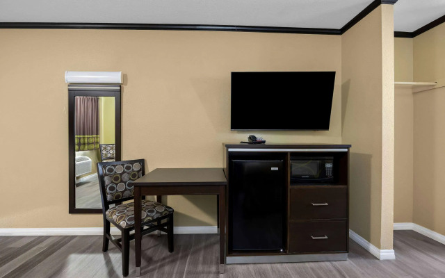 Super 8 by Wyndham Crescent City