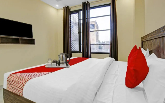 OYO Flagship 70251 Hotel Starwood