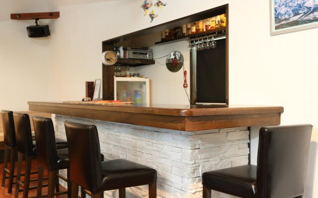 Bears Den Mountain Lodge