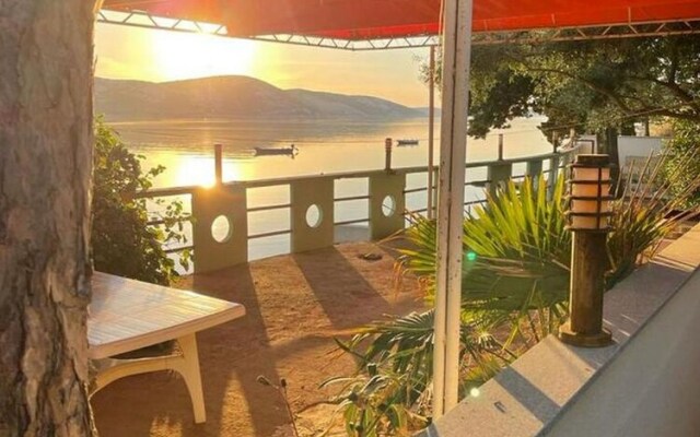 White Apartment for 2