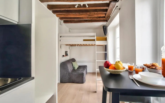 Cosy Mezzanine Studio in the Heart of Paris (4)