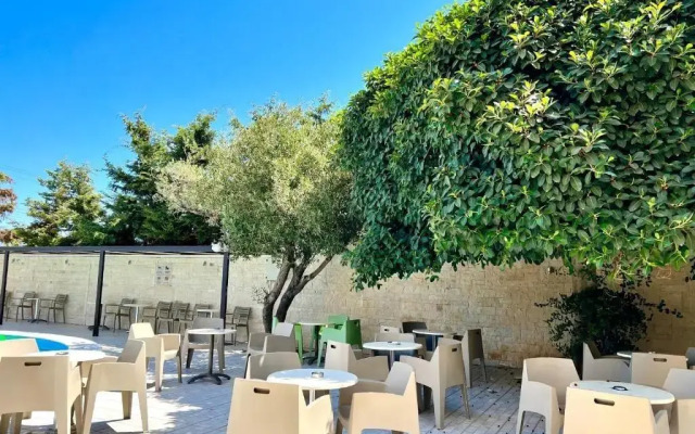 Karteros Hotel