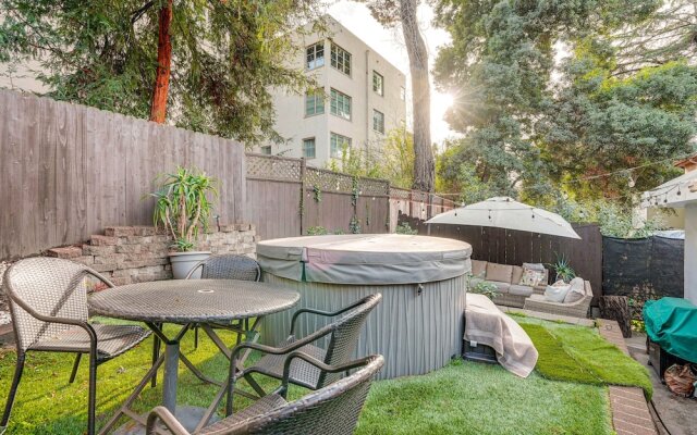Oakland Apartment w/ Shared Hidden Backyard Oasis!