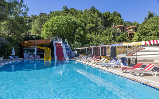 Voxx Resort