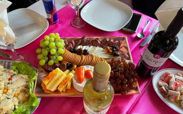 White Rose Hotel and Restaurant