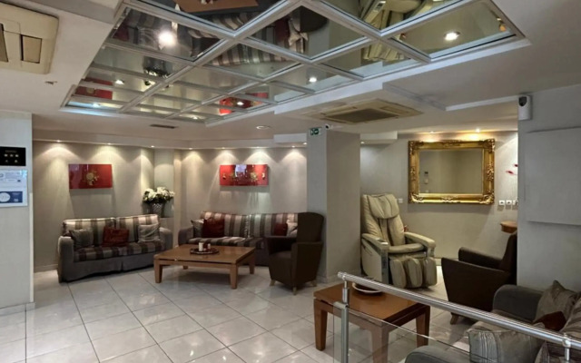 Golden City Hotel