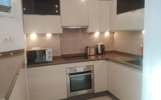 2 Bed Gf Apt Near Puerto Banus