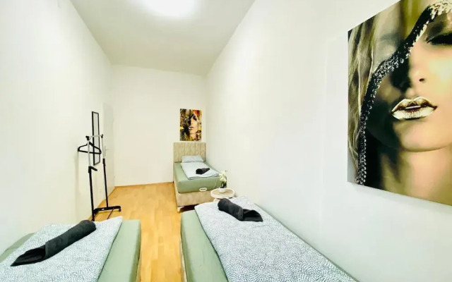 Rooms in Cozy 4BR Shared Apt Central