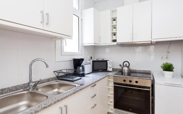 Lovely and Convenient Sagrada Familia Apartment