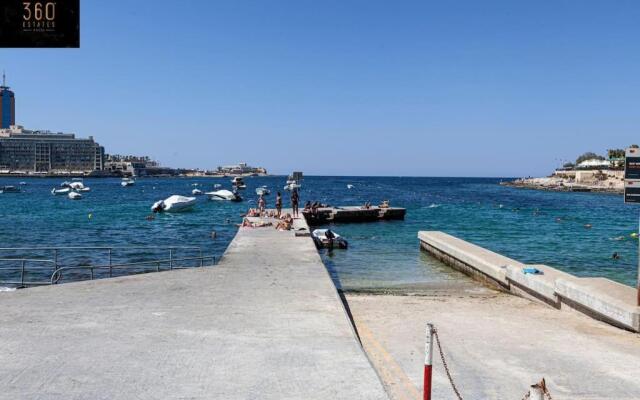 Beautiful designed seaside APT in Sliema Hotspot by 360 Estates