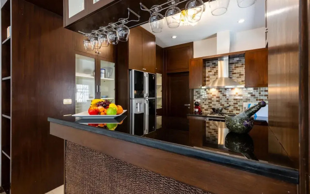 5 Bedroom Pool Villa Close To Town H5