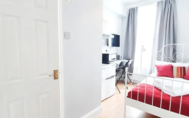 Modern Studio in the Heart of Acton